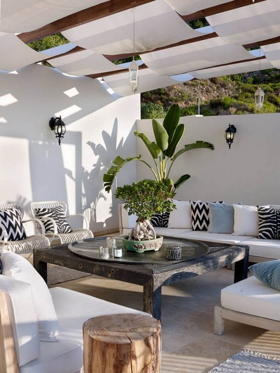 Outdoor Living Mediterranean Style