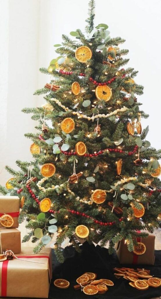 20 Gorgeous Christmas Tree Decoration Ideas - Citrus Dried Fruit Christmas Tree