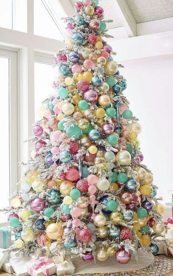 20 Gorgeous Christmas Tree Decoration Ideas - Bubblegum Colours