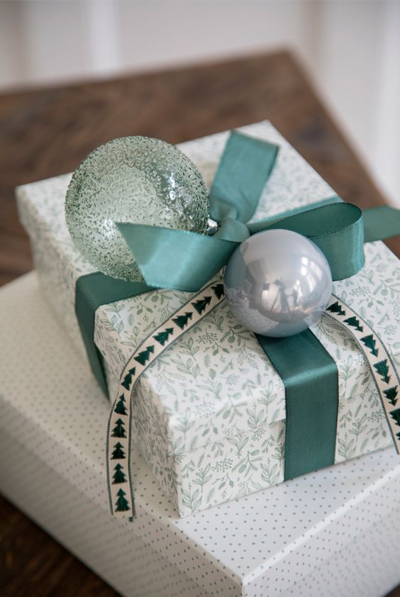 20 Creative Ways To Gift Wrap Your Presents This Christmas - Bauble decor presents