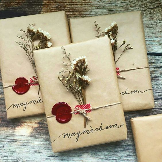 20 Creative Ways To Gift Wrap Your Presents This Christmas - Wax Sealed Dried Flowers